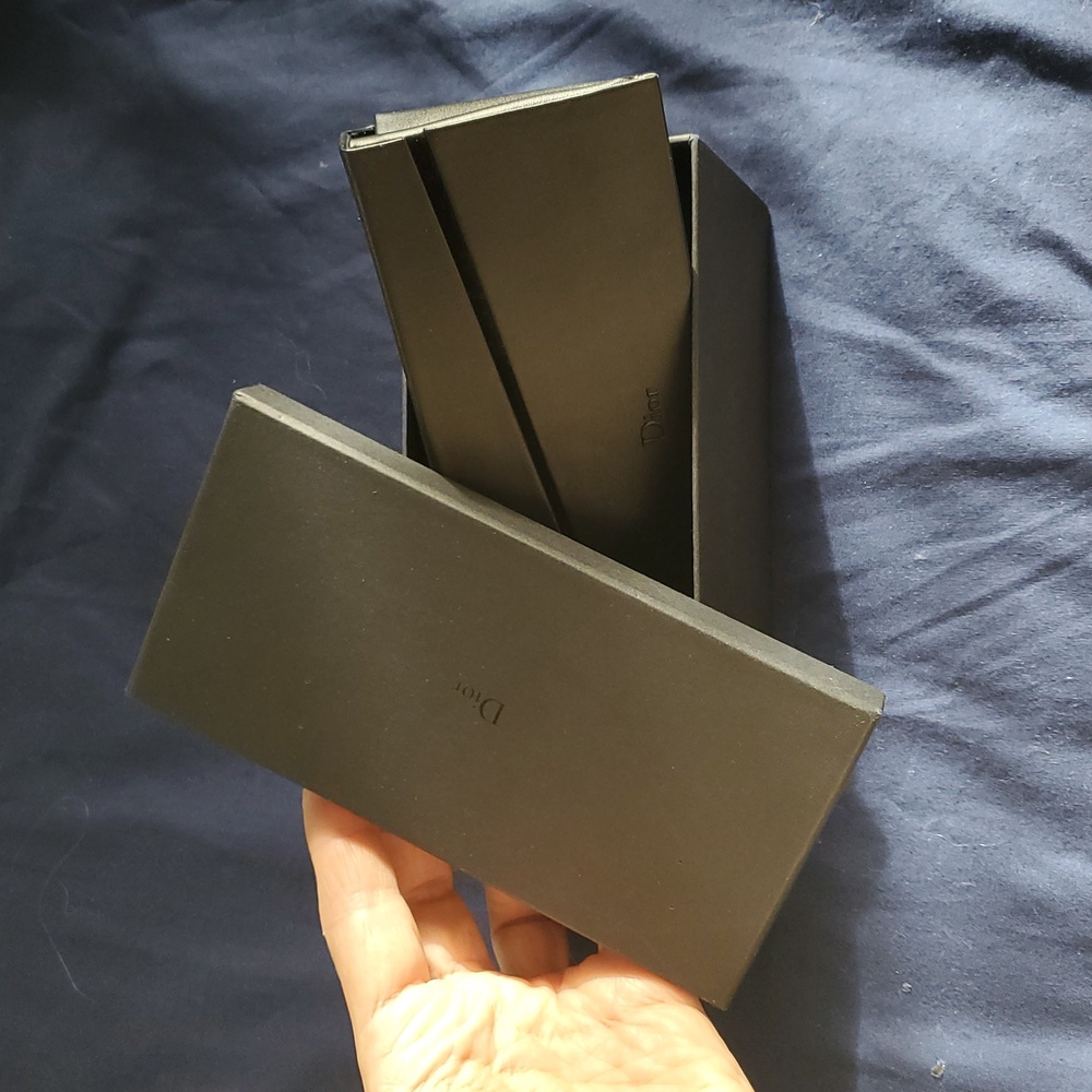 NIB Dior sunglasses In Case With Wiping Cloth And Authentication Card - Picture 14 of 14